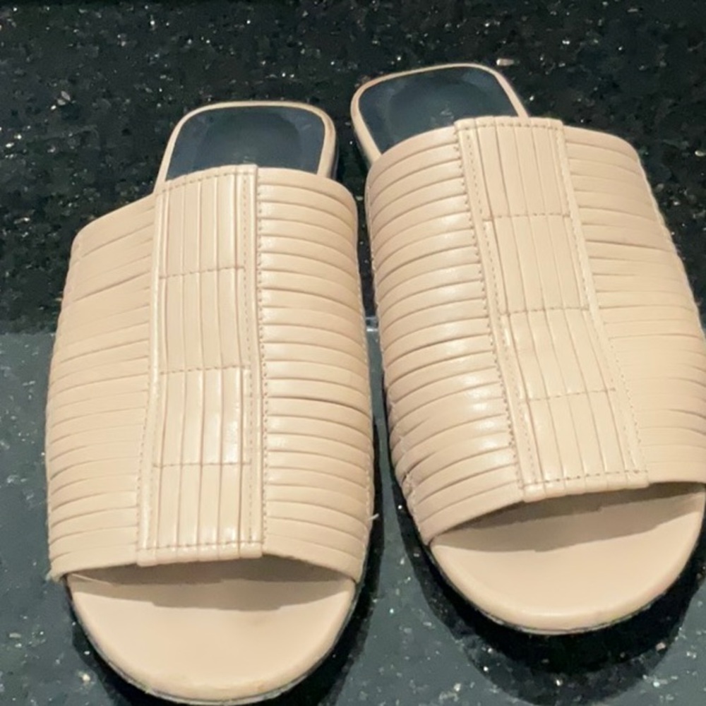 Via Spiga soft blush color leather slides size 6.5 good condition woven leather